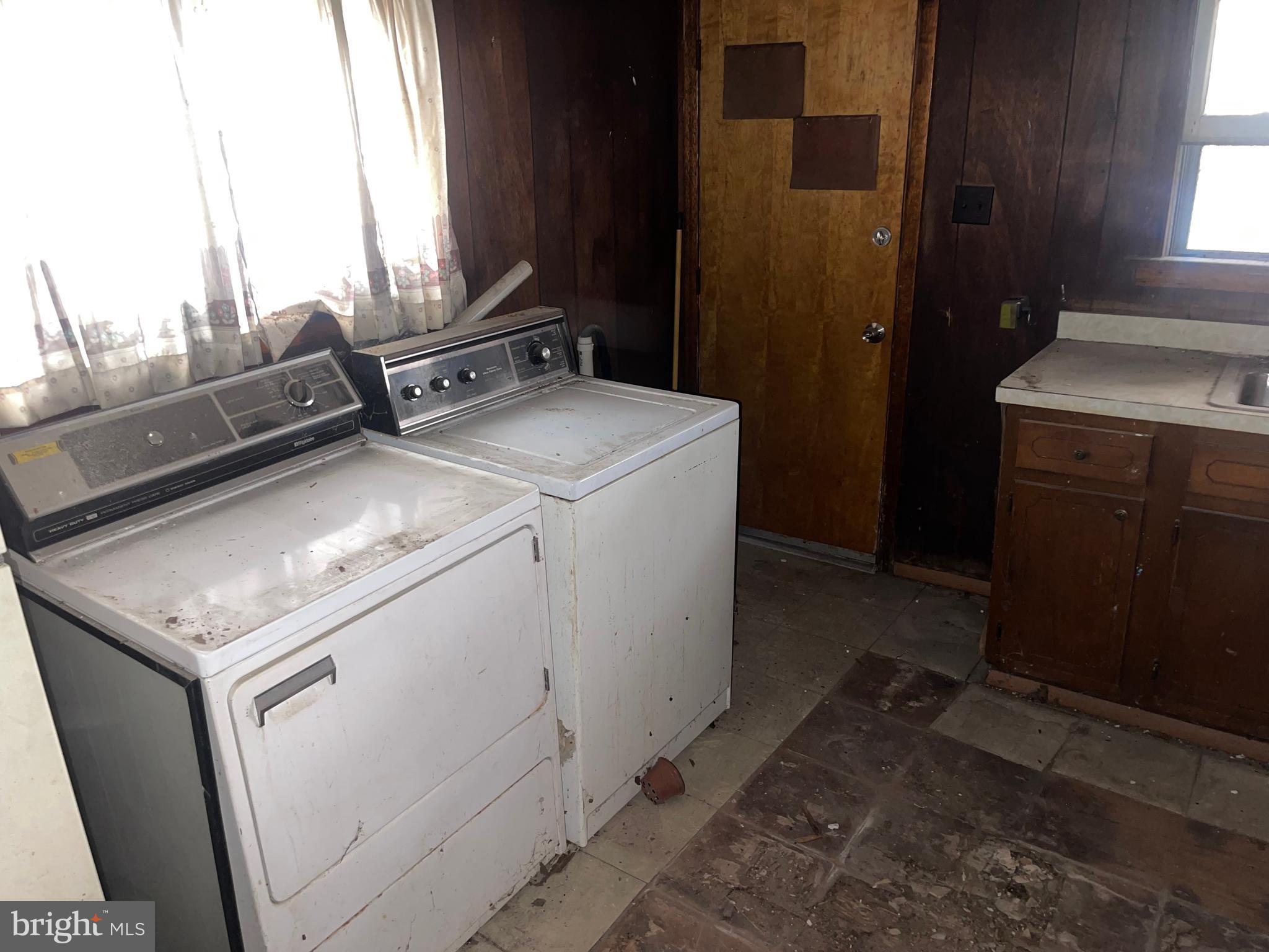 708 Jeffrey Street Chester, PA 19013 - Photo 9 of 13 a utility room with dryer and washer
