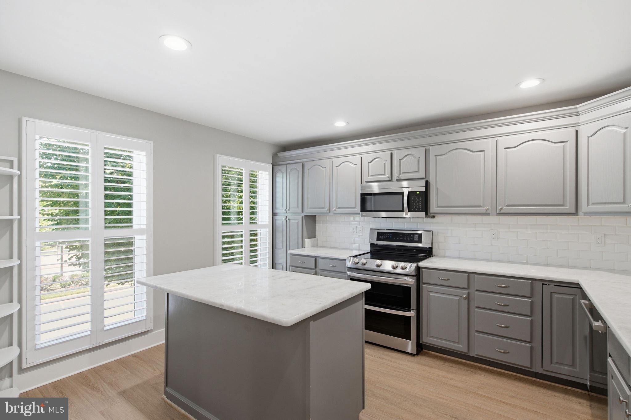 12087 Edgemere Circle Reston, VA 20190 - Photo 7 of 34