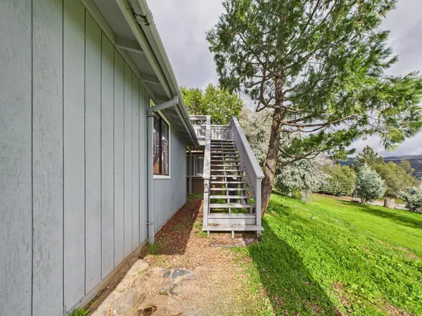$899,000 | 43710 Hilltop Lane, Ahwahnee, CA 93601