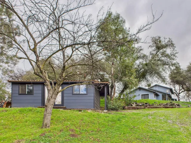 $899,000 | 43710 Hilltop Lane, Ahwahnee, CA 93601