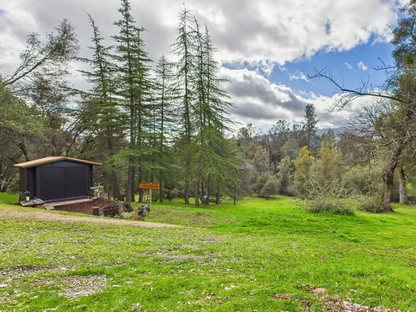 $899,000 | 43710 Hilltop Lane, Ahwahnee, CA 93601