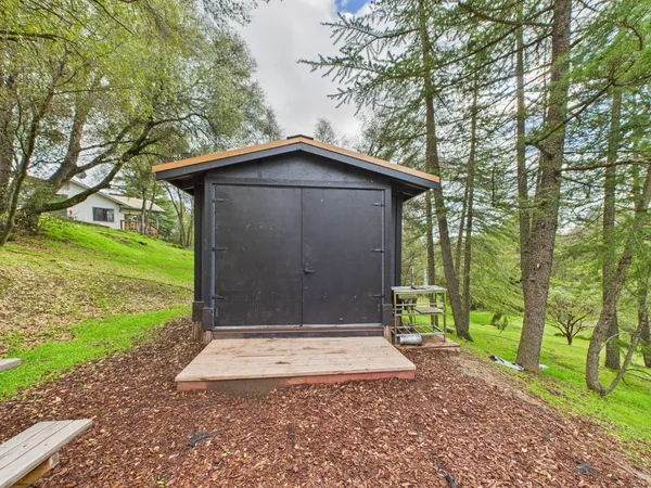 $899,000 | 43710 Hilltop Lane, Ahwahnee, CA 93601
