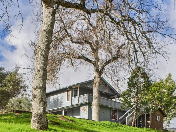 $899,000 | 43710 Hilltop Lane, Ahwahnee, CA 93601