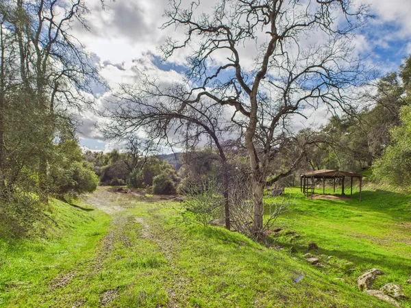 $899,000 | 43710 Hilltop Lane, Ahwahnee, CA 93601