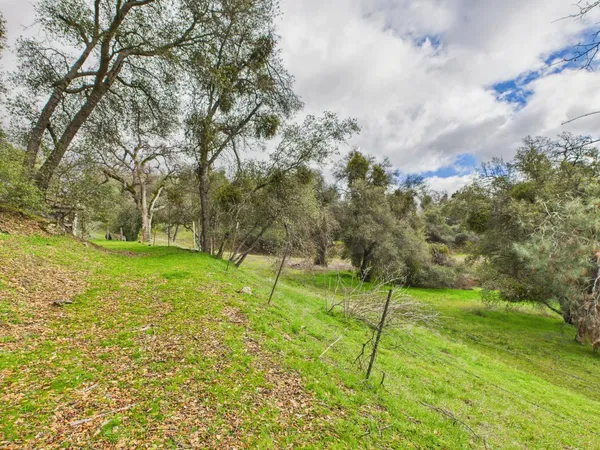 $899,000 | 43710 Hilltop Lane, Ahwahnee, CA 93601