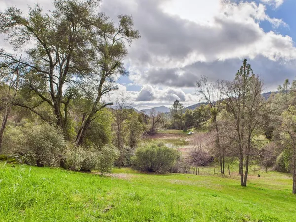$899,000 | 43710 Hilltop Lane, Ahwahnee, CA 93601