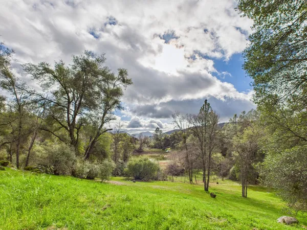 $899,000 | 43710 Hilltop Lane, Ahwahnee, CA 93601