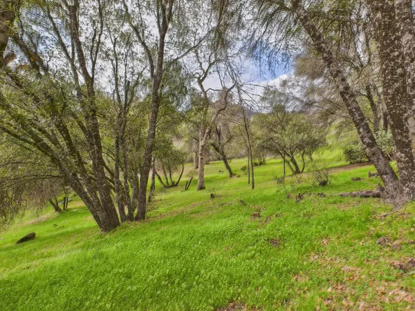 $899,000 | 43710 Hilltop Lane, Ahwahnee, CA 93601