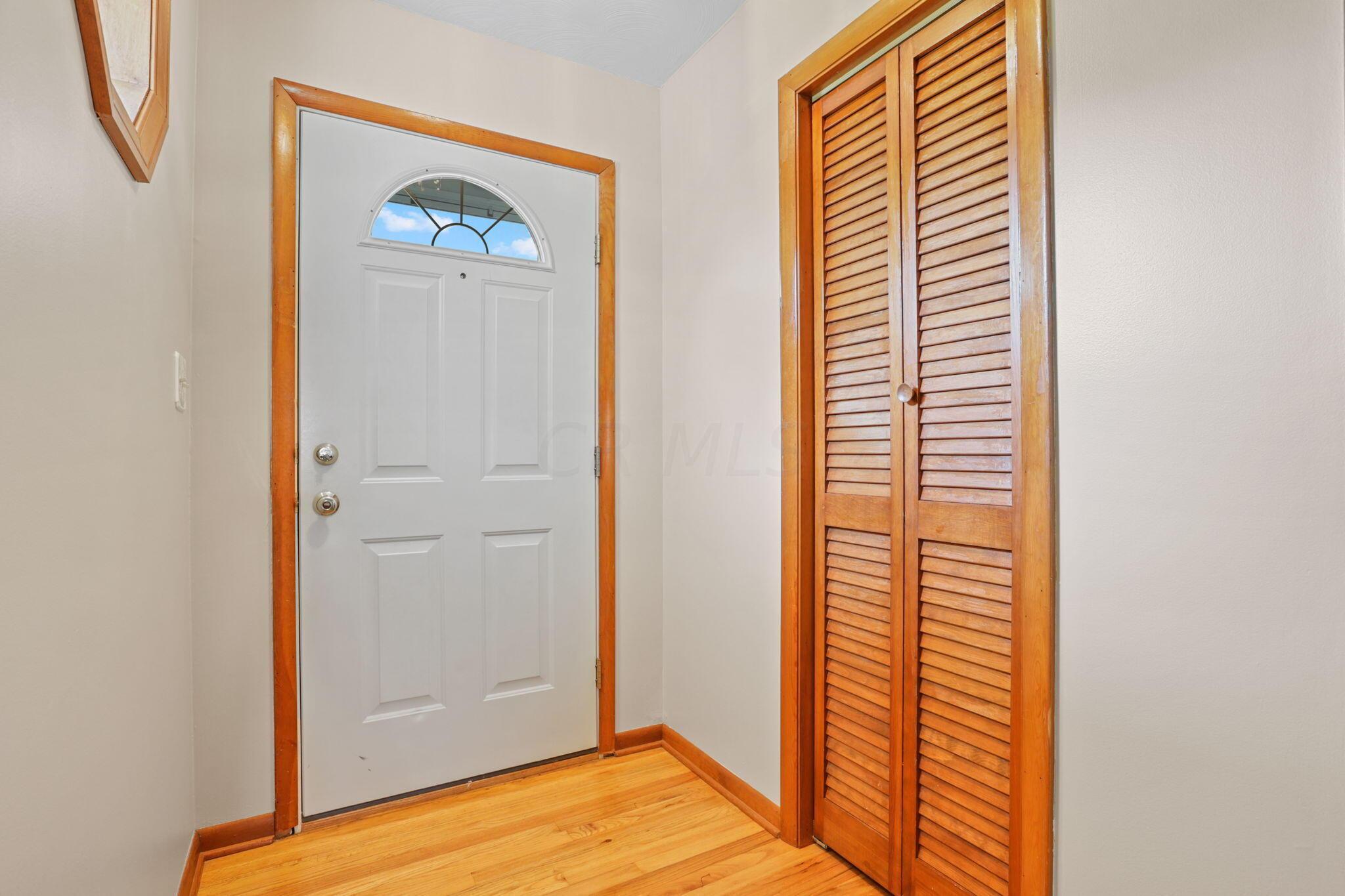 8200 Haenszel Road Grove City, OH 43123 - Photo 6 of 40 Interior Front Entry