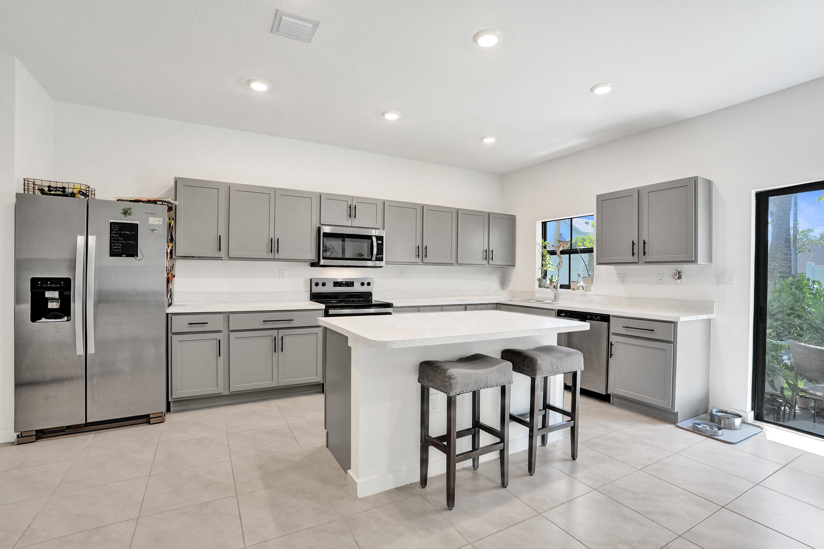 975 Northwest 3rd Street Pompano Beach, FL 33060 - Photo 4 of 36 DSC05236