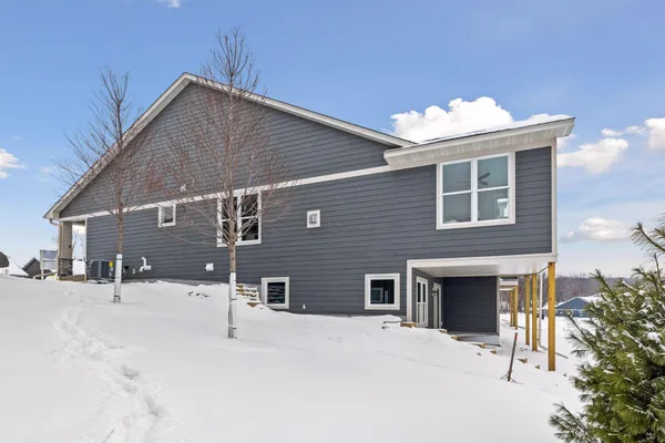 $637,980 | 1423 Kasilof Court, River Falls, WI 54022