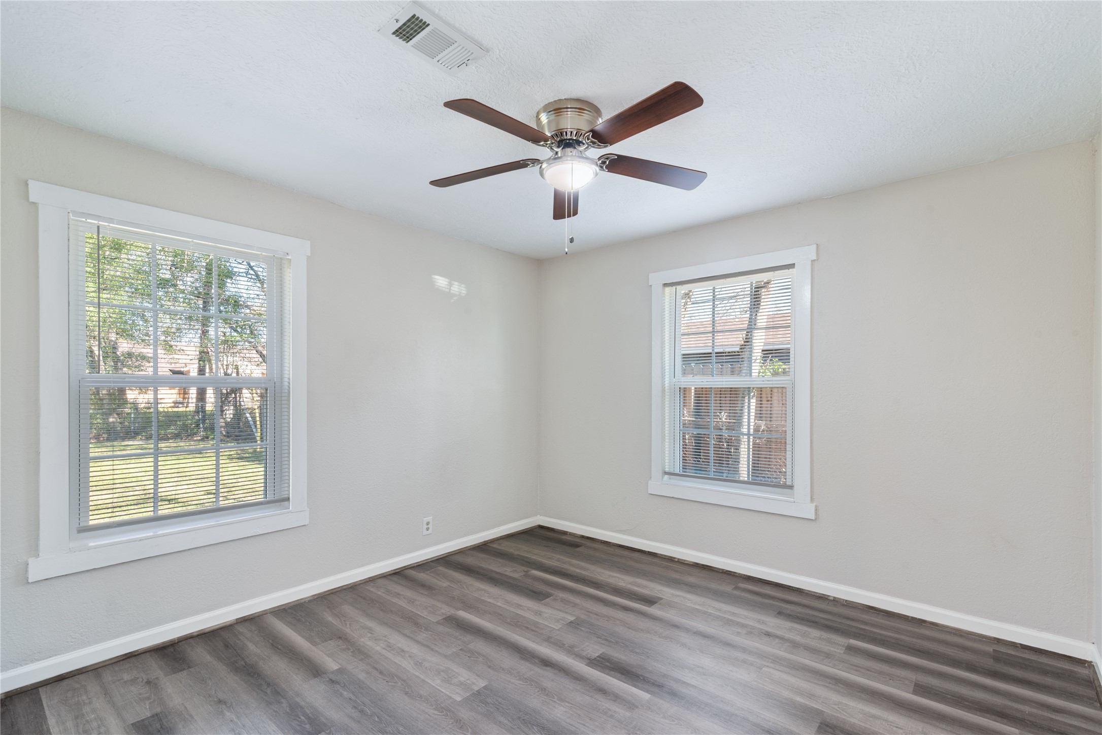 5825 Southurst Street Houston, TX 77033 - Photo 17 of 23 a view of empty room with wooden floor and fan
