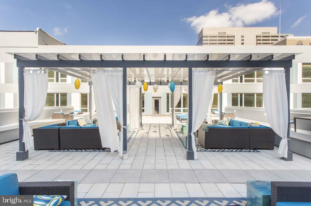 1900-20 Arch Street, Unit 109 Philadelphia, PA 19103 - Photo 18 of 34 a lobby with furniture and window