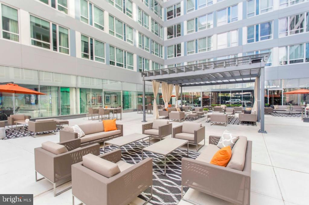 1900-20 Arch Street, Unit 109 Philadelphia, PA 19103 - Photo 20 of 34 a outdoor space with lots of furniture and garden view