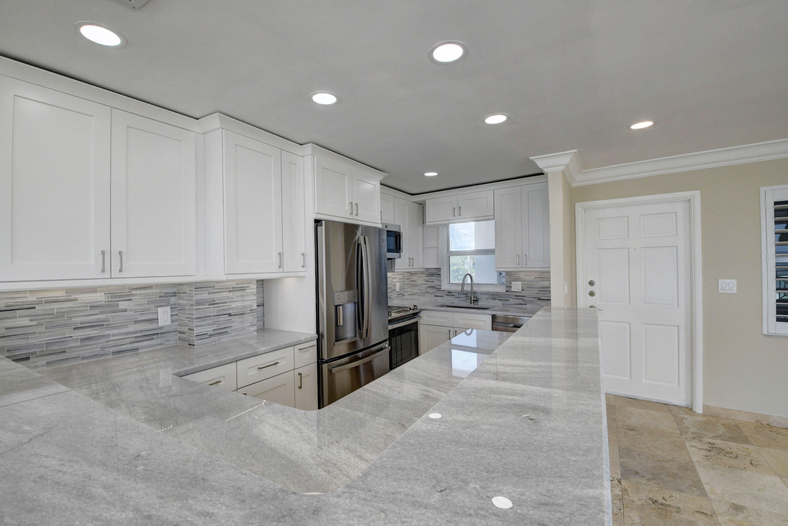 36 South Ocean Boulevard, Unit B3 Delray Beach, FL 33483 - Photo 15 of 47 a view of a electric appliances in kitchen and empty room