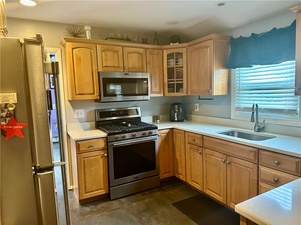 88 Glenbrook Road Warwick, RI 02889 - Photo 5 of 33