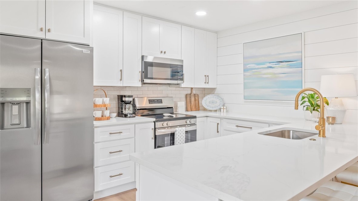 512 Harbour Oaks Drive St. Simons Island, GA 31522 - Photo 3 of 42