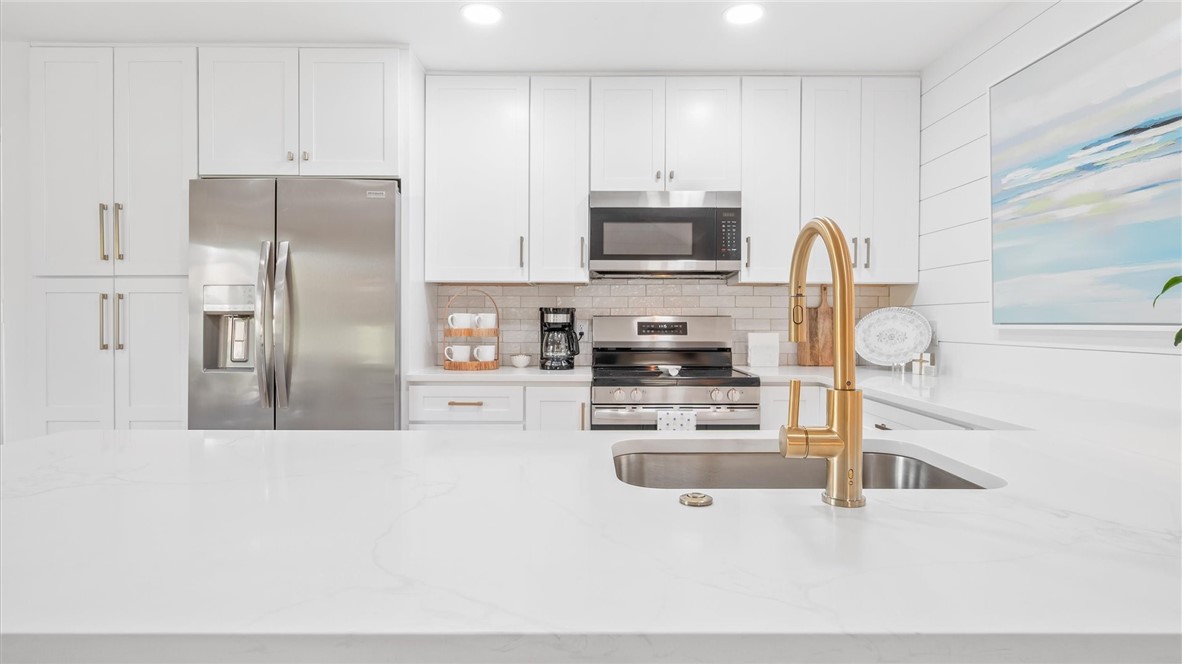 512 Harbour Oaks Drive St. Simons Island, GA 31522 - Photo 5 of 42