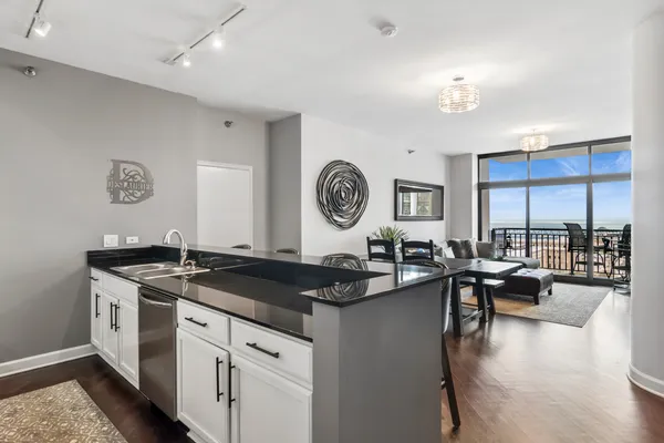 $515,000 | 1322 South Prairie Avenue, Unit 1804, Chicago, IL 60605