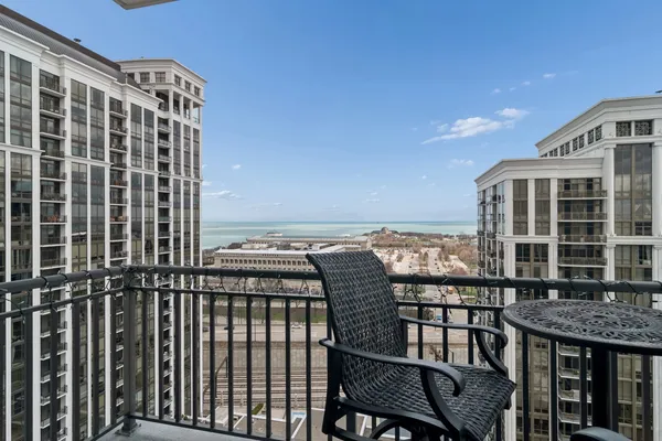 $515,000 | 1322 South Prairie Avenue, Unit 1804, Chicago, IL 60605