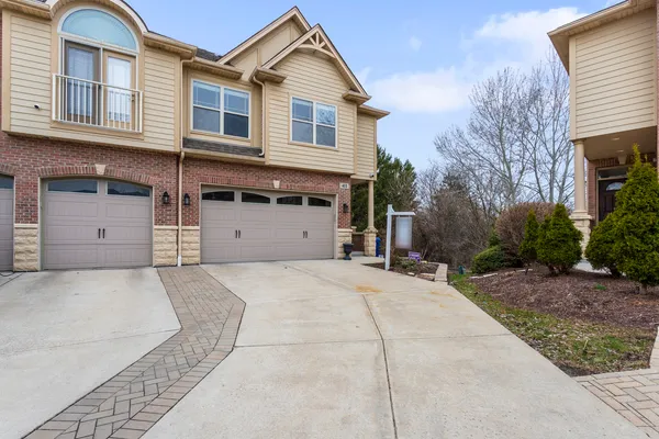 $589,900 | 411 Provence Court, Lisle, IL 60532