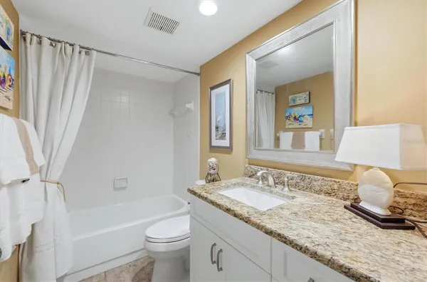 $270,000 | 433 Cerromar Lane, Unit 334, Venice, FL 34293