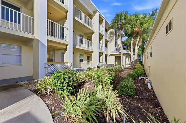 $270,000 | 433 Cerromar Lane, Unit 334, Venice, FL 34293