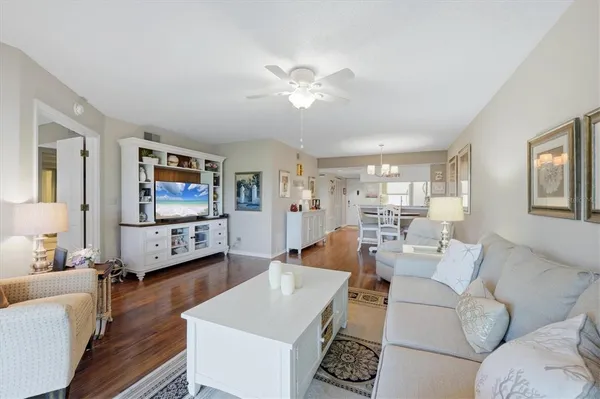 $270,000 | 433 Cerromar Lane, Unit 334, Venice, FL 34293