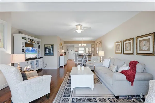 $270,000 | 433 Cerromar Lane, Unit 334, Venice, FL 34293