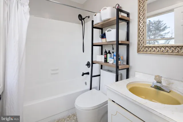 $650,000 | 13722 Barberry Way, Sykesville, MD 21784