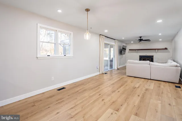 $650,000 | 13722 Barberry Way, Sykesville, MD 21784