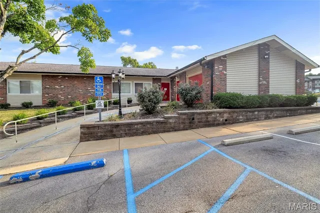 $169,900 | 9070 Villaridge Court, St. Louis, MO 63123