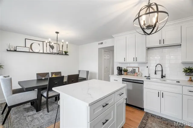 $169,900 | 9070 Villaridge Court, St. Louis, MO 63123