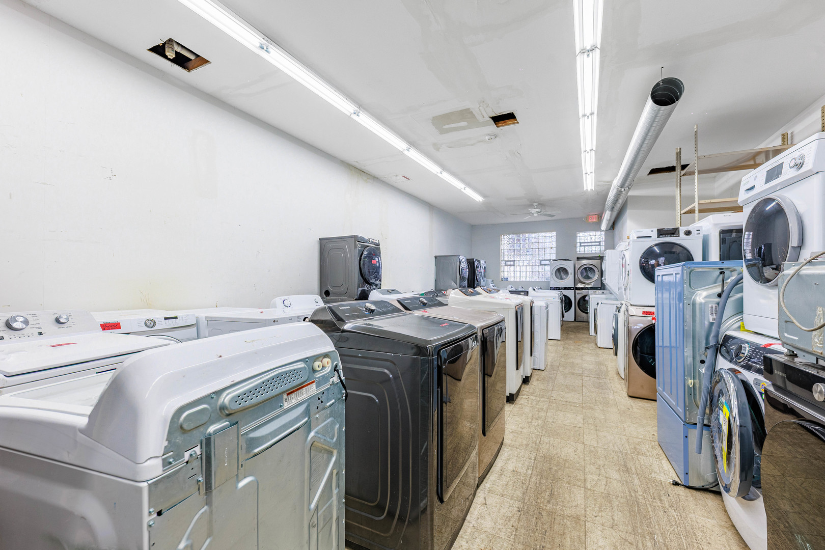 1513 West 87th Street Chicago, IL 60620 - Photo 8 of 28 a utility room with dryer and washer