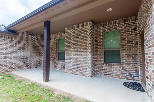 a view of yard with trees