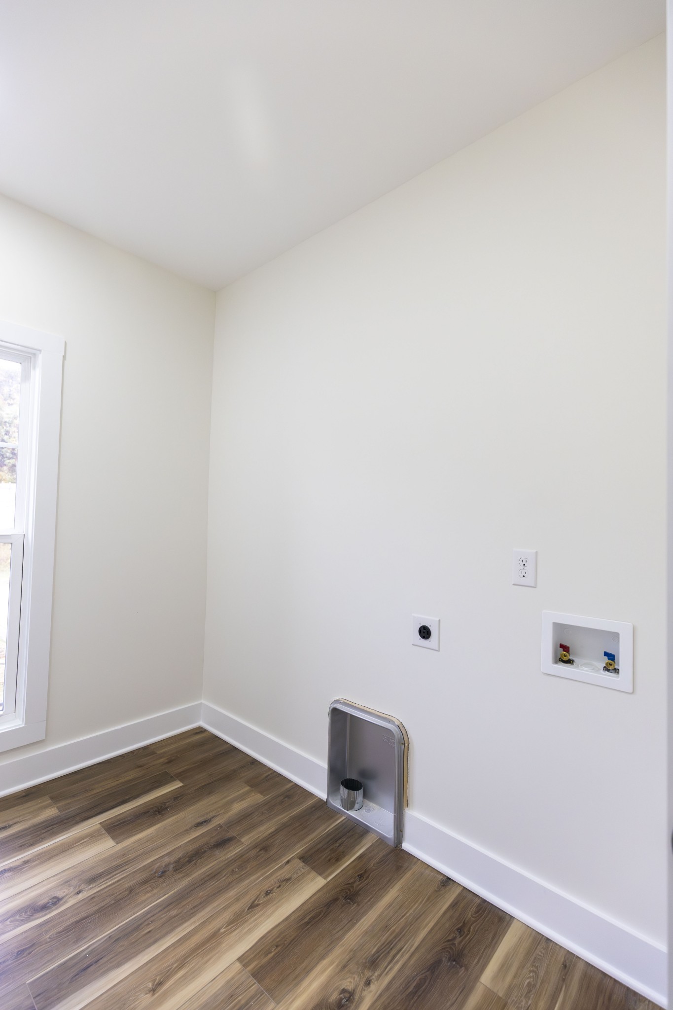 371 West Meadow Creek Road Monterey, TN 38574 - Photo 16 of 32 a room with a bench