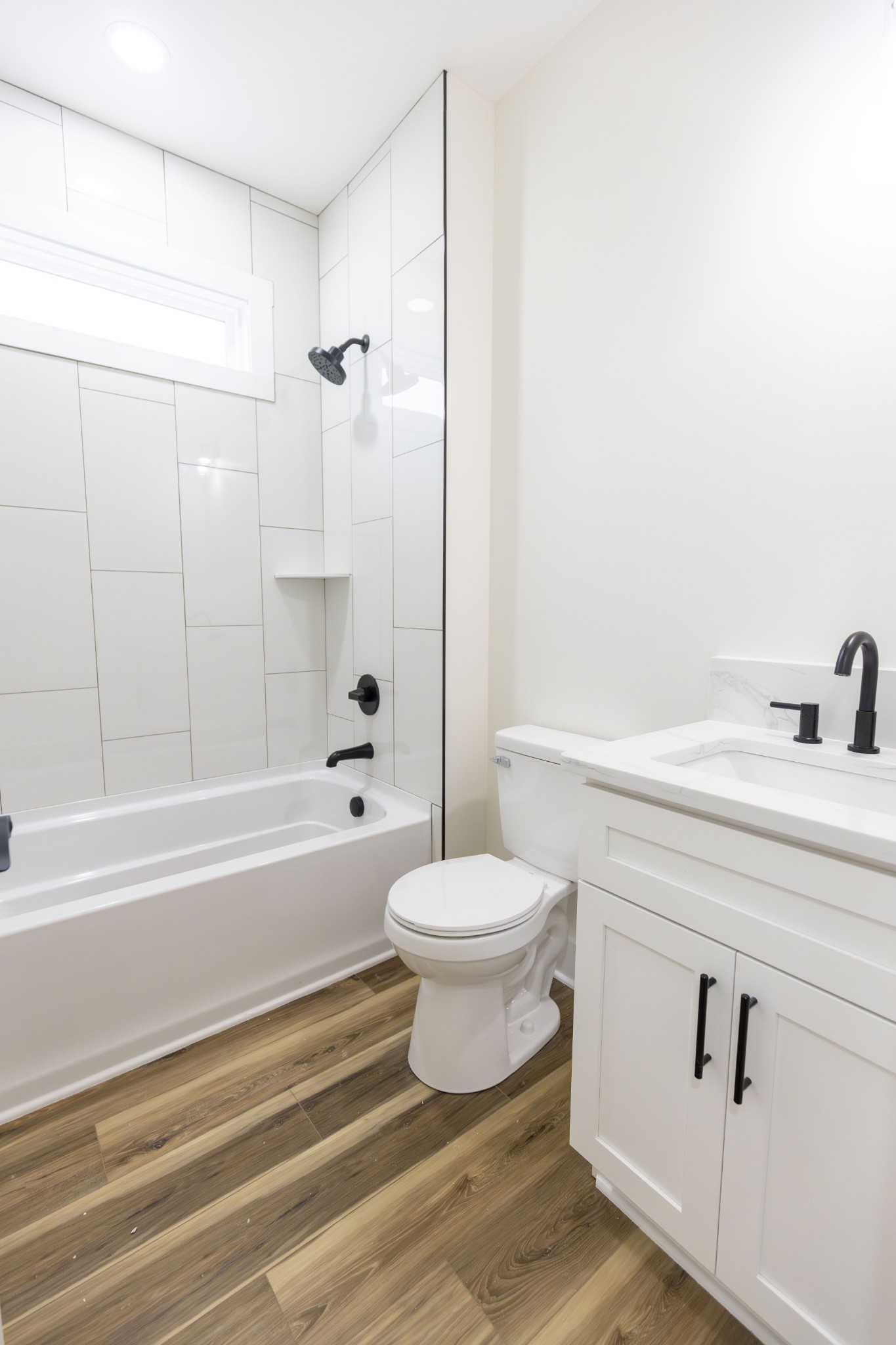 371 West Meadow Creek Road Monterey, TN 38574 - Photo 27 of 32 a bathroom with a toilet a sink and a bathtub
