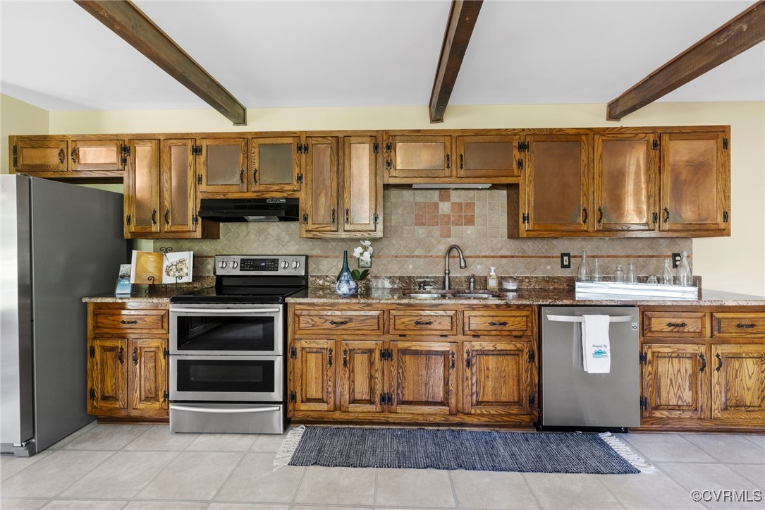 14398 Mountain Road Ashland, VA 23005 - Photo 13 of 36 a kitchen with stainless steel appliances a stove sink and refrigerator