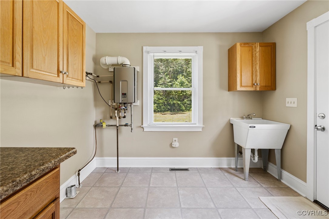 14398 Mountain Road Ashland, VA 23005 - Photo 17 of 36 a view of an entryway with table and a window