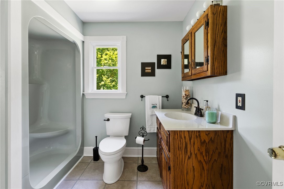 14398 Mountain Road Ashland, VA 23005 - Photo 18 of 36 a bathroom with a toilet a sink and mirror