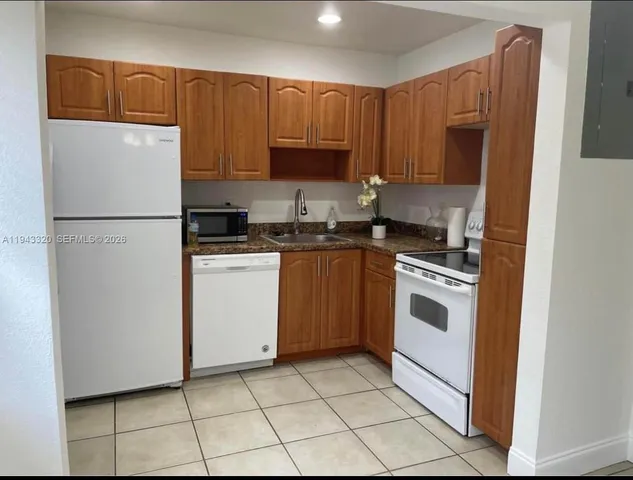 $1,975 | 845 Northwest 46th Avenue, Unit 845, Plantation, FL 33317