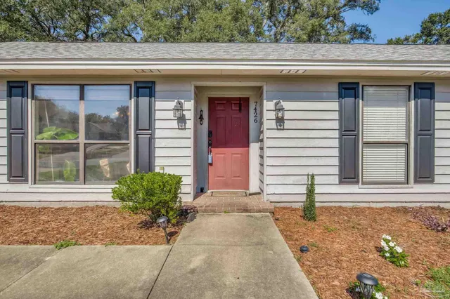 a view of a house with backyard and garden
