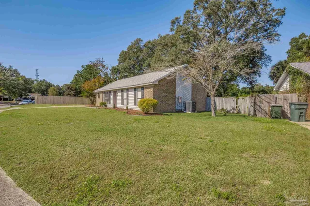 a view of house with garden