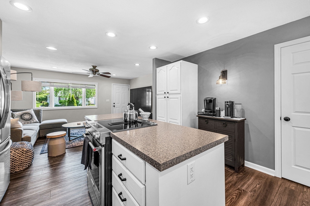 46 Rochford Circle Springfield, MA 01128 - Photo 14 of 29
