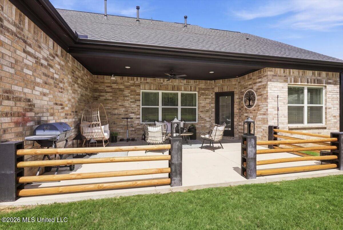 463 Centerline Roper Loop Byhalia, MS 38611 - Photo 27 of 30 Patio