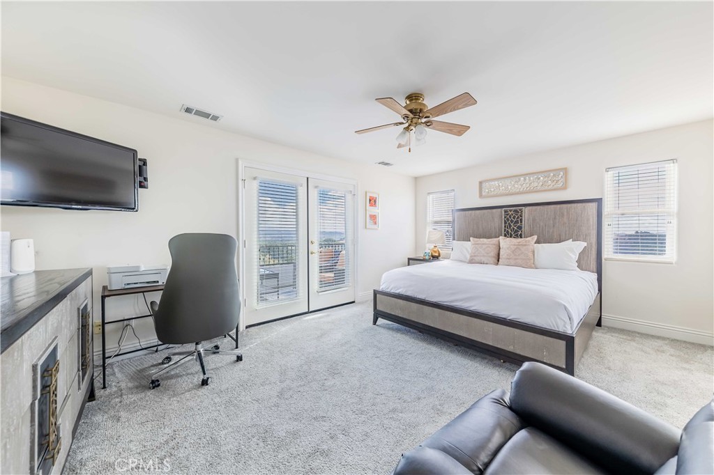 20491 Carancho Road Temecula, CA 92590 - Photo 32 of 64 a bedroom with a workspace