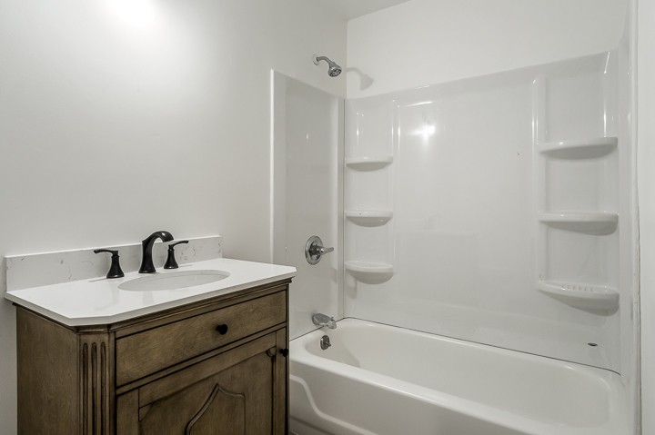7640 Oak Grove Road Monroe, TN 38573 - Photo 17 of 31 a bathroom with a bathtub sink vanity and toilet