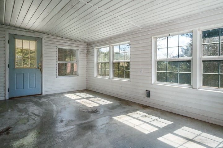 7640 Oak Grove Road Monroe, TN 38573 - Photo 22 of 31 a view of an empty room with a window
