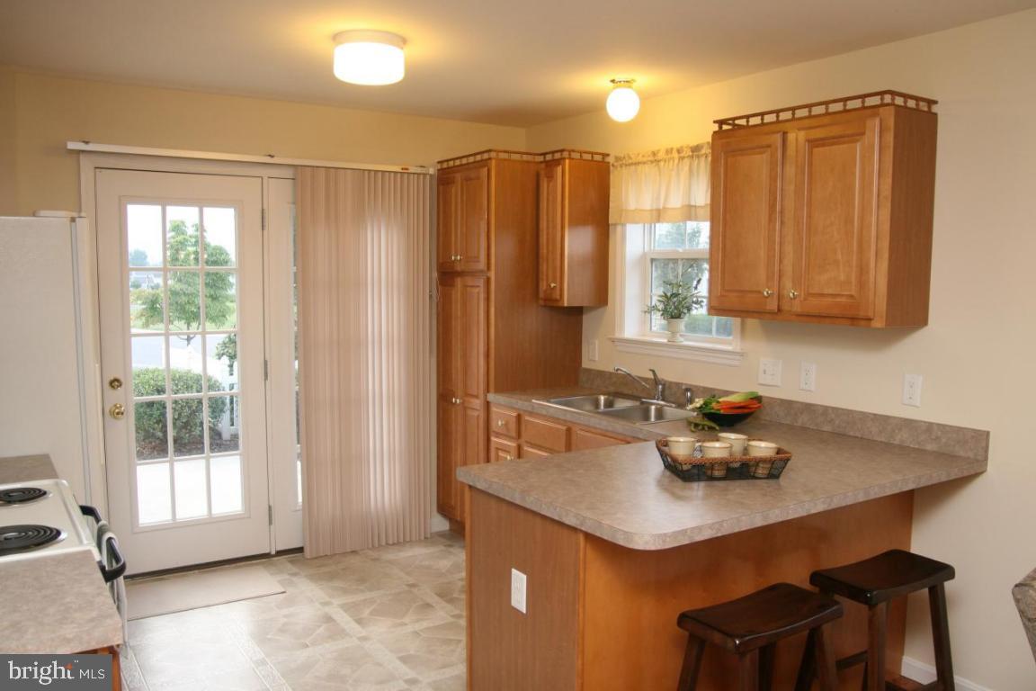 631 Chatham Way Lititz, PA 17543 - Photo 4 of 9