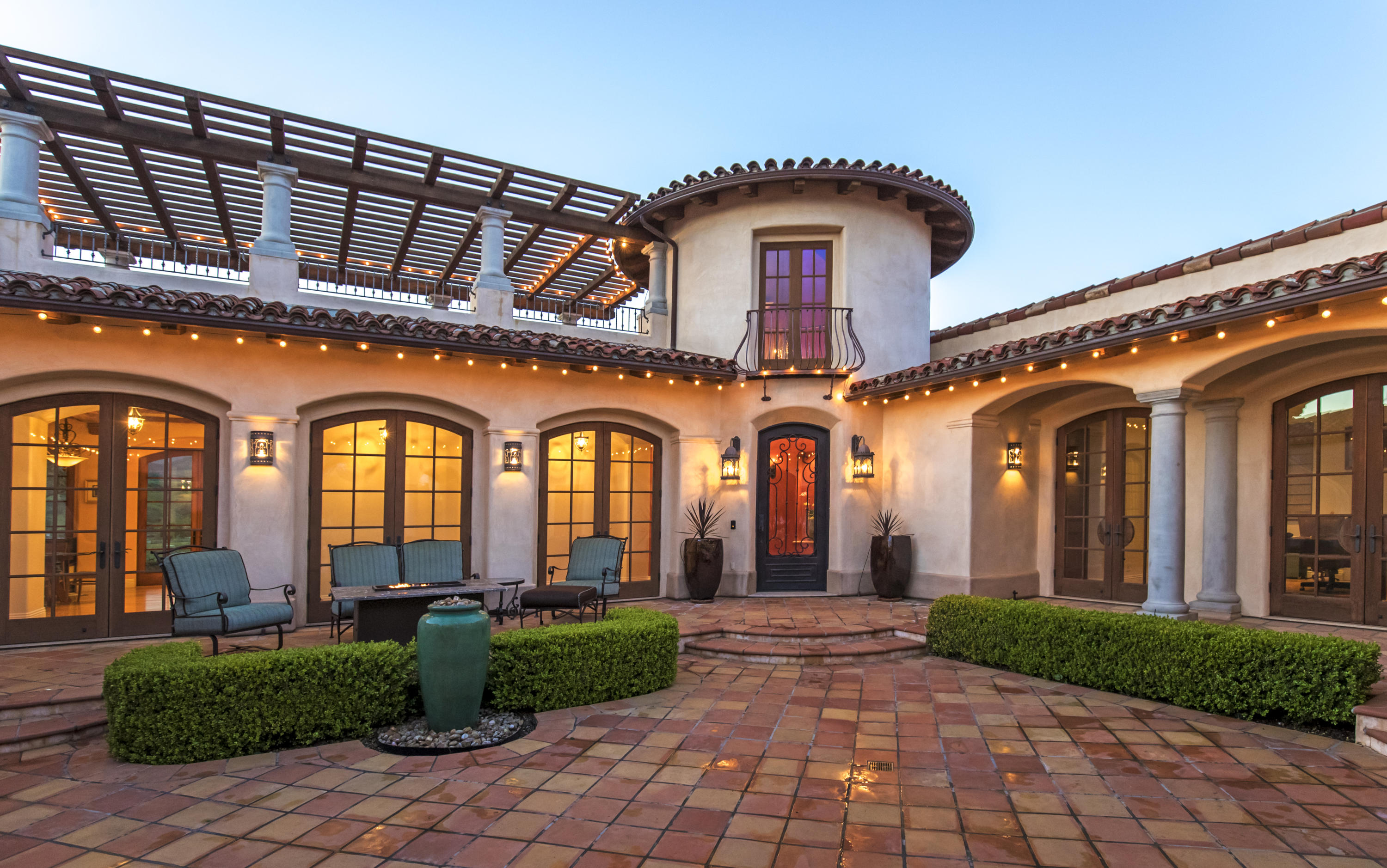 1368 Via Veneto Santa Barbara, CA 93111 - Photo 9 of 21 a large building with a outdoor space